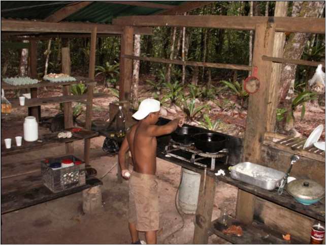 Tiny Mumba prepares meal for Angel Falls tour group