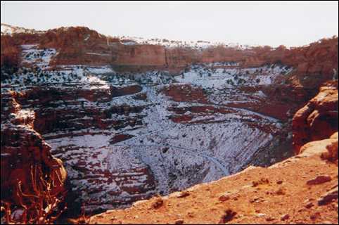 Shaffer Trail with snow from canyon rim