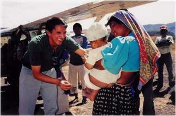 Pastor/Pilot Dagoberto Cirilo helping Huichols