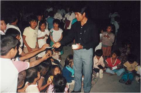 MPI layman distributes literature to eager recipients in Mexico