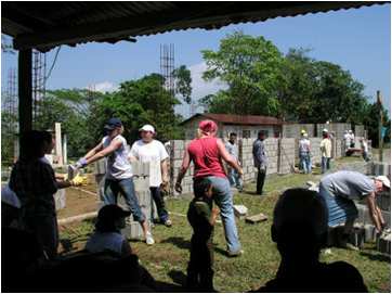 Mission trip volunteers build classrooms in San Lorenzo